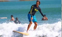 Apprendre à surfer à Kuta Bali